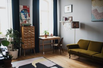 Jak wybrać idealne krzesło welurowe do swojego salonu?
